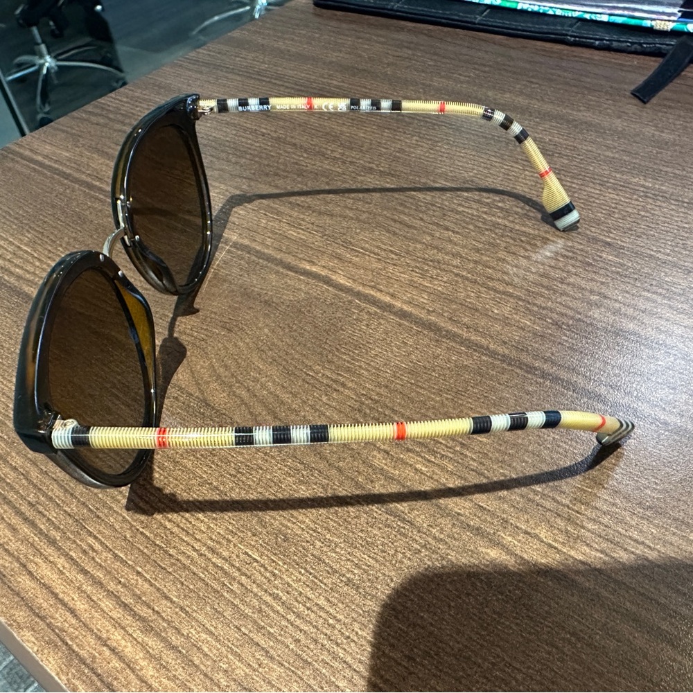 Burberry Willow Polarized Sunglasses - Picture 2 of 6